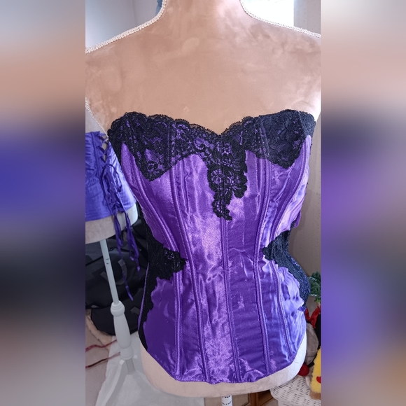 Frederick’s of Hollywood ~ Purple Satin Lace Strapless Corset – Size 34 - Picture 1 of 9